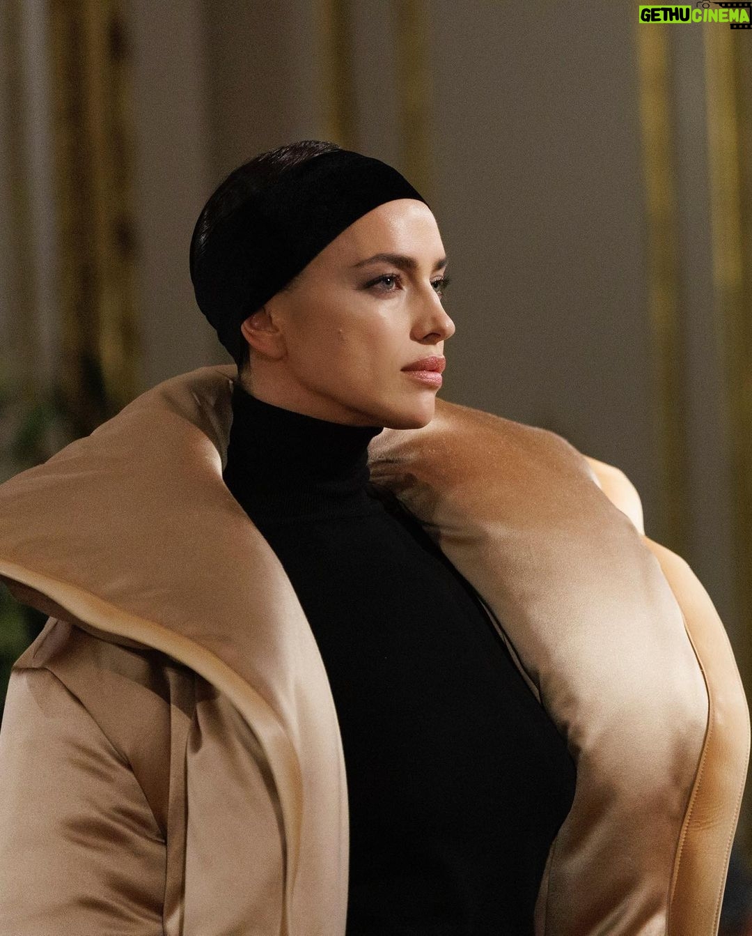 Irina Shayk Instagram - @danielroseberry thank you for including me into your vision! What an epic ,outstanding special show! Congratulations!!! @schiaparelli @piergiorgio 🖤 @_mariechaix_ 🖤