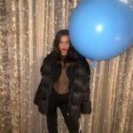 Irina Shayk Instagram – Bday 鉀革笍ing with my fam鉂勶笍. Thank you all for coming and not breaking any 馃Υ馃槀
