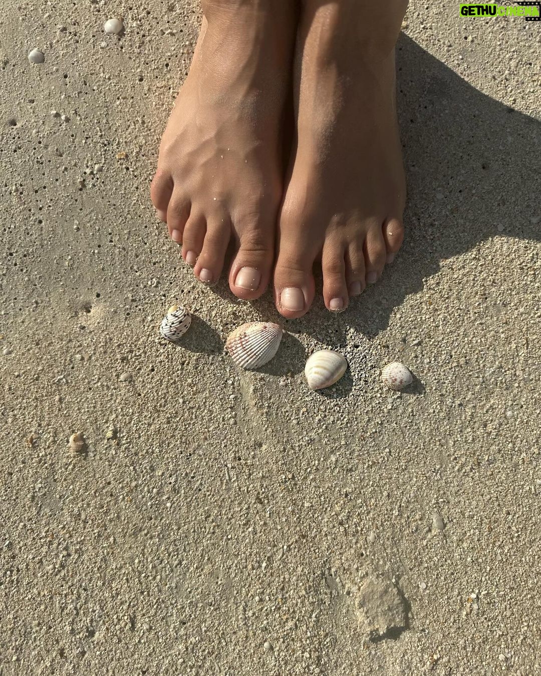 Irina Shayk Instagram - From morn 2 nite ☀️🌑