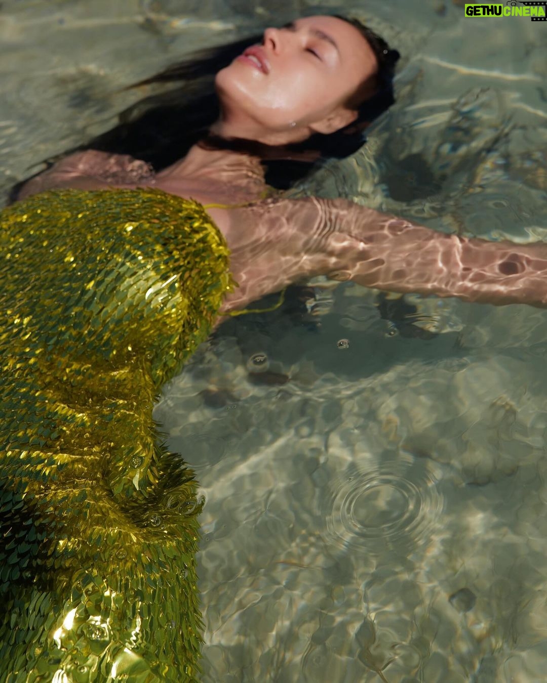 Irina Shayk Instagram - The morning of 2024💚🐉