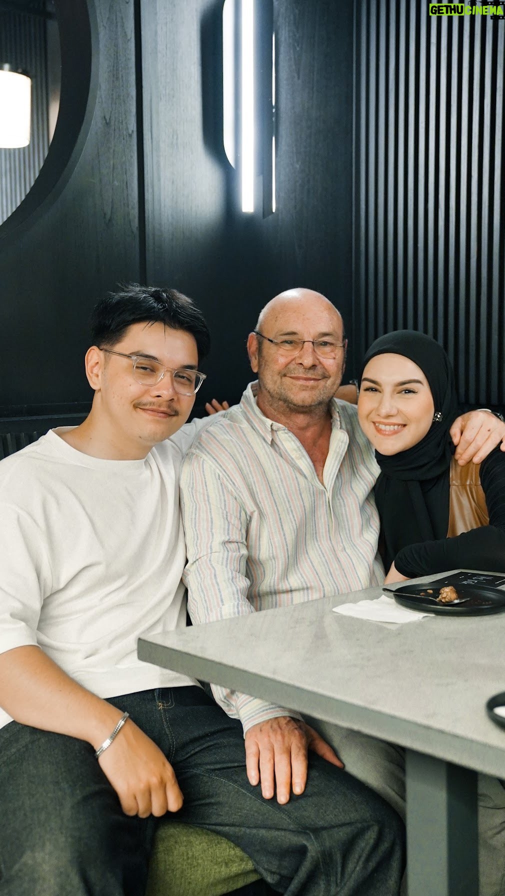 Irish Bella Instagram - Sweet moments and delicious food ✨ Dinner sama keluarga jadi nyaman dan keren di @silo karena tempatnya super cantik, bersih dan pelayanannya ramah. Beefnya juga premium dan lembut. Semua menunya enak 🫶🏻 Worth to try karena affordable price to eat dengan kualitas yang sangat premium.