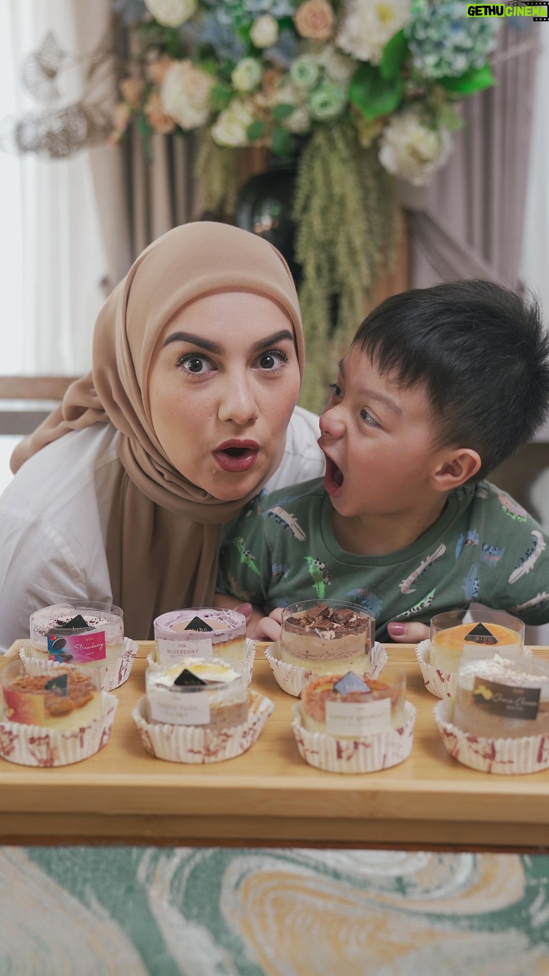Irish Bella Instagram - Gak rela bagi-bagi kalo lagi makan @kibocheese karena no.1 Japanese Inspired Cheesecake dengan sentuhan cita rasa Indonesia yang enak dan banyak varian rasanya. Bisa juga untuk jadi hampers di setiap acara penting π Your number 1 Molten Cheesecake choice. Have all your special moments with kibo cheese β¨