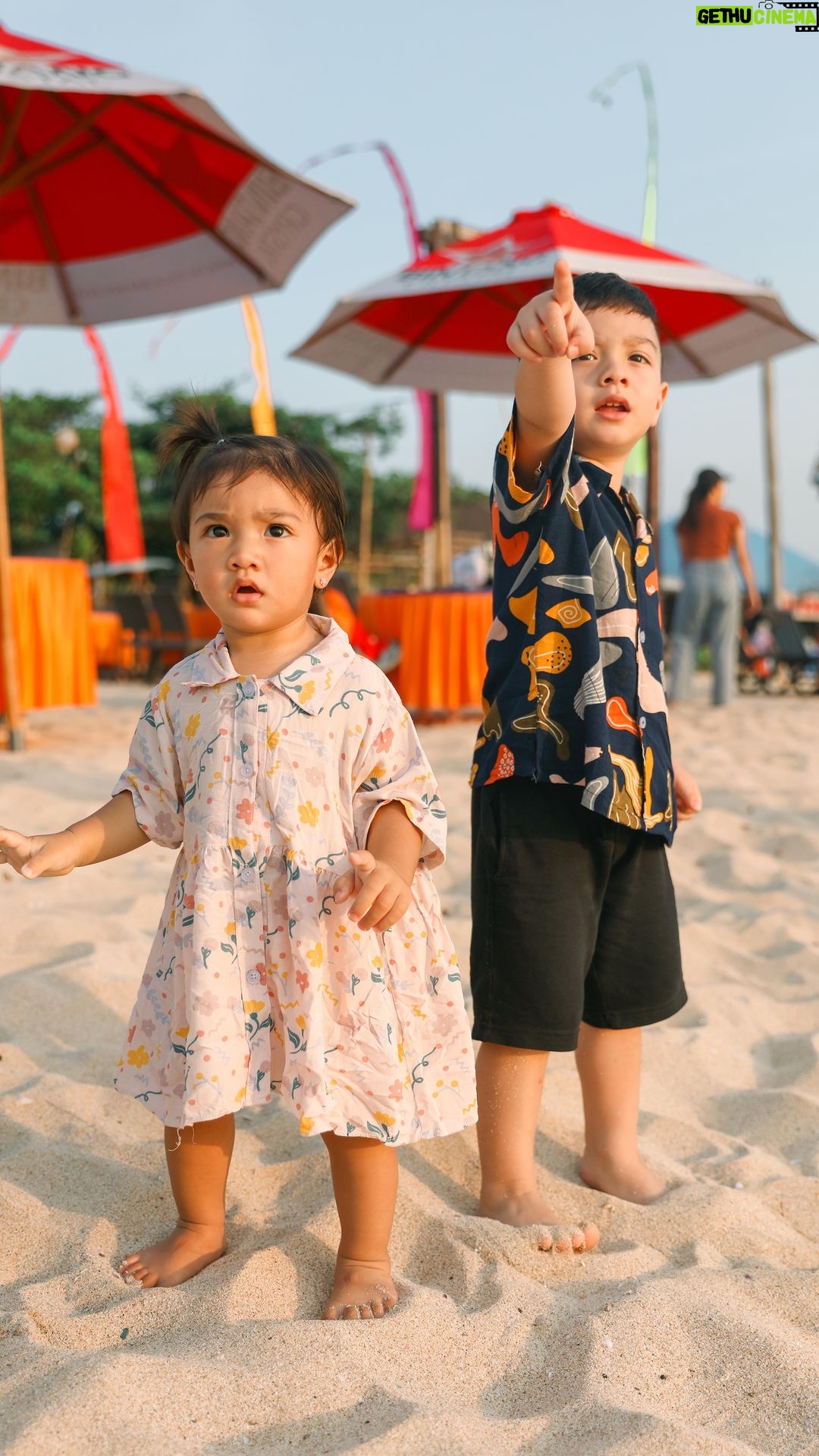 Irish Bella Instagram - Jadwal wajib kalo udah ke Bali, makan di New Moon Seafood sambil liat sunset ditemenin live music ✨ Seafoodnya fresh, enak dan porsinya banyak. Suasananya juga nyaman dan tenang. Betah banget deh makan di @newmooncafeseafood 🫶🏼