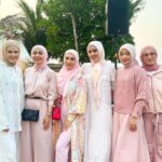Irish Bella Instagram - Happy Birthday kepada orang yang berhati baik & lembut . We love you bunda @erlyanieownerberl 🥰❤️ Terima kasih sudah menginspirasi kita semua, semoga bunda selalu dalam lindungan Allah SWT & Berkah segala usahanya 😘❤️