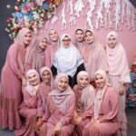 Irish Bella Instagram - Masya Allah Tabarakallah ✨ Sungguh 2 hari yang sangat berkesan, penuh dengan canda tawa dan air mata. Jazakillah khairan bunda @aniqqalfaqiroh atas ilmunya. Dan teruntuk team panitia sayang2 akuhh, semoga kita solid terus & bisa selalu menebar kebaikan, 🫡 jg untuk ibu komandan @dhiniaminarti 🥰🤗 Thank you untuk @shuttshoot_photobooth yang sudah support photoboothnya ❤️