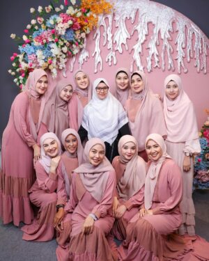 Irish Bella Instagram - Masya Allah Tabarakallah ✨

Sungguh 2 hari yang sangat berkesan, penuh dengan canda tawa dan air mata. Jazakillah khairan bunda @aniqqalfaqiroh atas ilmunya. Dan teruntuk team panitia sayang2 akuhh, semoga kita solid terus & bisa selalu menebar kebaikan, 🫡 jg untuk ibu komandan @dhiniaminarti 🥰🤗

Thank you untuk @shuttshoot_photobooth yang sudah support photoboothnya ❤️
