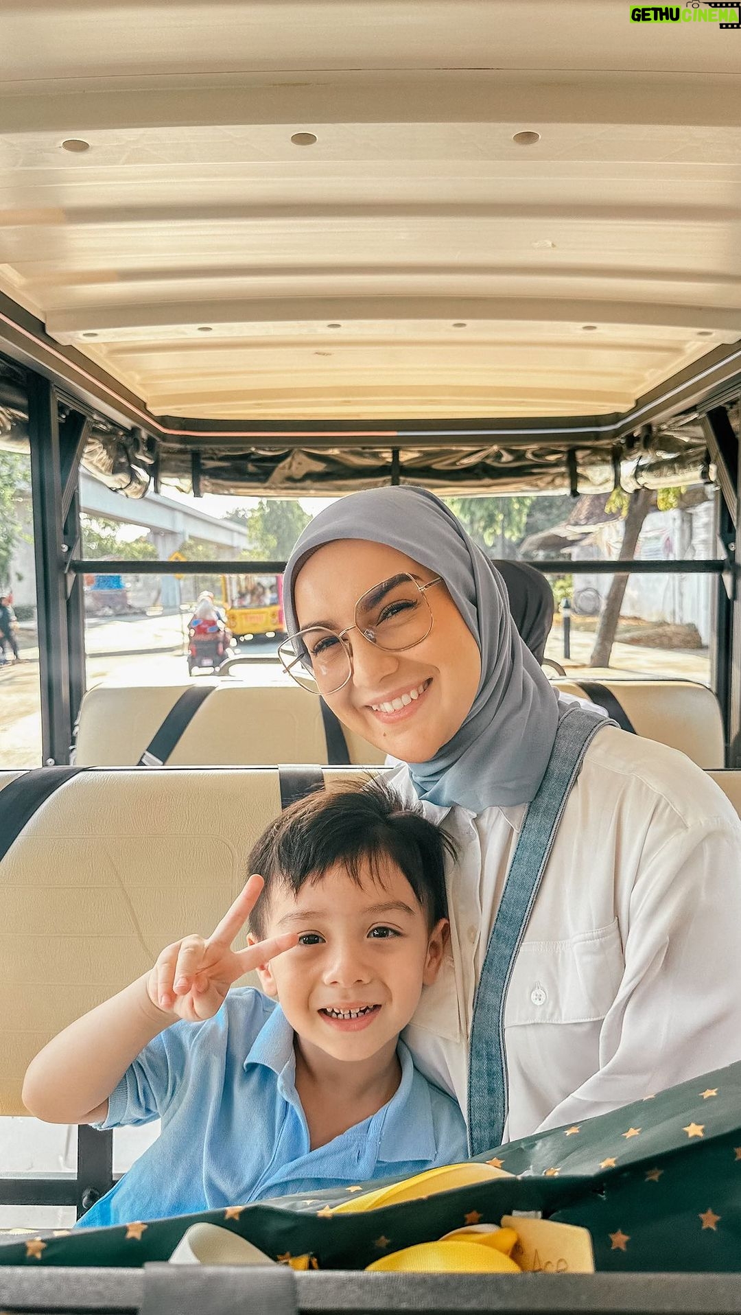 Irish Bella Instagram - What a fun experience yesterday at Ace’s Zoo Trip Birthday! Happy Birthday Abang Ace, tumbuh jadi anak pintar & kebanggaan keluarga ya! ✨ Thank you @mikailapatritz @fardhankhan for inviting us! Amazed banget sama @jagatsatwa.tmii yang sudah di renov jadi keren banget, rasanya kaya bukan di Jakarta tapi serasa di zoo luar negri. So if your looking for a place to take your family and kids for the weekend, apalagi untuk mengedukasi anak2 tentang satwa, @jagatsatwa.tmii is definitely the go to place! 🫶🏼✨