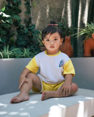 Irish Bella Instagram - Masya Allah Tabarakallah, Gadis kecilku udah bisa jadi model dong 🥰

Btw, artikel baru launches Today di @owhbaby.id !! Yukkkk check @owhbaby.id ✨✨