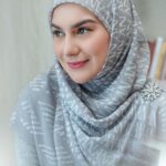Irish Bella Instagram - Karena banyak yang mau tutorial hijab, nahh ini tutorial hijab by me!✨ Aku selalu pastiin pake hijab yang bahannya lembut dan nyaman, ini aku pakai hijab dari @arinnahijab_official hijabnya mudah diatur dan nyaman buat daily juga 🥰❤️