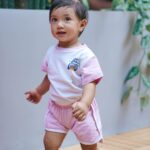 Irish Bella Instagram - Masya Allah Tabarakallah, Gadis kecilku udah bisa jadi model dong 🥰 Btw, artikel baru launches Today di @owhbaby.id !! Yukkkk check @owhbaby.id ✨✨