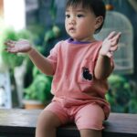 Irish Bella Instagram - Masya Allah Tabarakallah, Gadis kecilku udah bisa jadi model dong 🥰 Btw, artikel baru launches Today di @owhbaby.id !! Yukkkk check @owhbaby.id ✨✨