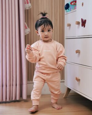 Irish Bella Instagram - Masya Allah Tabarakallah, Gadis kecilku udah bisa jadi model dong 🥰

Btw, artikel baru launches Today di @owhbaby.id !! Yukkkk check @owhbaby.id ✨✨