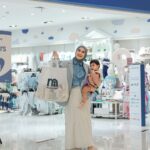 Irish Bella Instagram - Setiap bulannya aku nggak pernah absen untuk mampir belanja kebutuhan Air dan Amala ke Mothercare. Kali ini ternyata Mothercare lagi ada promo Seasonal Savers up to 50 % OFF untuk all products! Happy banget semua kebutuhan anak-anak ku tercukupi mulai dari koleksi fashion yang gemas dan nyaman hingga perlengkapan travel, makan, baby care, hingga produk-produk untuk membuat kamar mereka menjadi lebih nyaman. Wah liat deh, @mothercareindo punya koleksi MY FIRST yang terbuat dari responsibly sourced cotton. Koleksinya gemes banget dan pastinya bahannya super comfortable untuk baby newborn. Selain itu mothercare juga sedang memperingati breast cancer awareness month dengan cara mengajak moms & dads untuk menggunakan Instagram filter yang ada di profile Instagram mothercare. Untuk moms & dads yang ikutan, mothercare akan memberikan shopping voucher dan juga grand prize berupa stroller untuk 2 pemenang! So, untuk Moms & Dads jangan lupa ya untuk mampir ke store mothercare dan dapatkan promo yang superrr menarik dan bikin belanja jadi lebih hemat. Happy shopping! #welovemothercare #MCMSS23