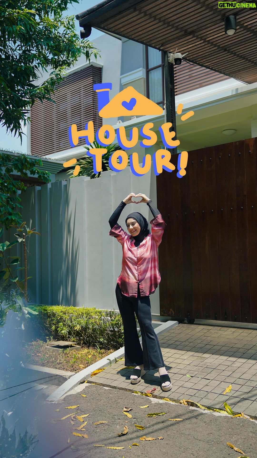 Irish Bella Instagram - House Tour dulu yuk ✨ Alhamdulillah rumah sederhana tapi sangat nyaman untuk aku dan keluargaku 🤍 Dan tentunya selalu betah ada di rumah karena setiap sudutnya esteteik termasuk bagian dinding rumahku yang cantik setelah aku pake Wallpanel dari @trideewallpaper Jujur aku suka banget sama hasil pemasangan Wallpanel dari @trideewallpaper karena sangat rapi. Untuk desainnya juga cantik dan ownernya fast respon juga ramah saat aku konsultasi ❤️