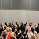 Irish Bella Instagram - True friendship help each other in deen, because they want to be neighbors in Jannah ❤️ Thank you @ratnagalih for putting us all together, in this beautiful majelis 🥰