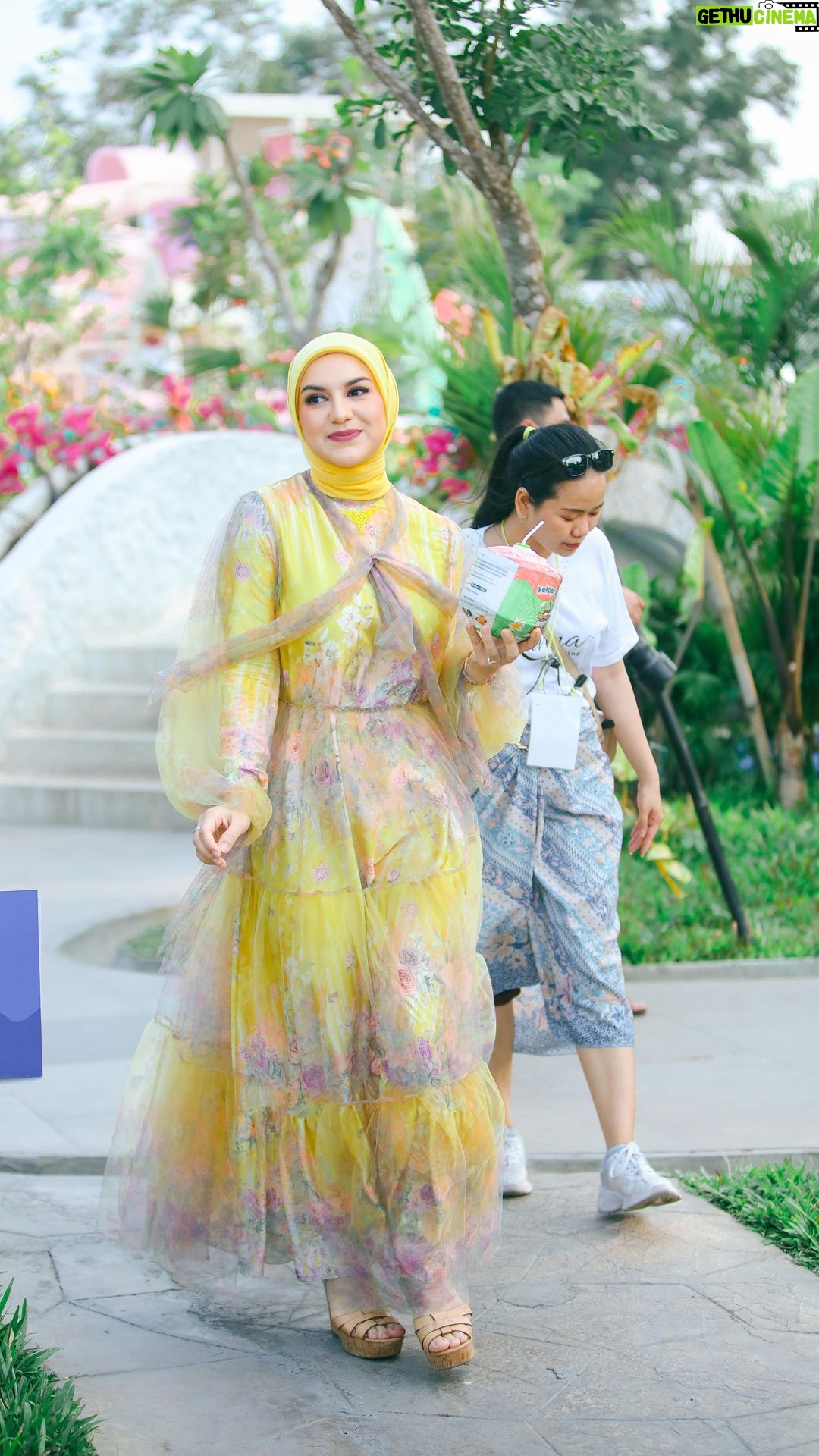 Irish Bella Instagram - A little throwback to Air Rumi’s Birthday Party.. Seru bgt Masya Allah. Thank you friends & family yang sudah bela2in dateng ke Tangerang 😅🥰 And Thank you untuk semua yang sudah bantu support .. Venue by @tropikana.waterpark & @theparadiso_ Event Organizer by @livina_wedding Decor by @lepartyquarter Catering by @puspitasawargi Photografer by @hargabro Magic show by @sulapakbarkadabra Birthday cake by @sugarhighpatisserie Photobooth by @demooiphotobooth Rent kids Chair by @emily_toysrental Doorprize by @terkece.hobby @bib.anak E-invitation by @kondangankuy.online Usher by @afsheena_usher Entertainment & sound system by @soulbeatmusic Hampers : Premium Towel by @Howelandco Honey sunscreen lotion by @beeme.official Sajadah by @ds.modest Souvenir Wooden by @souvenir.jackjack @jackjackwoodengift Molten Cheesecake by @kibocheese Homemade Cookies @jnccookies F&B : Minerale @leminerale Premium Ice Cream made In bali by @Paletaswey Popcorn by @jollytimeindonesia Ice cream & minuman kekinian by @hooladrinks Air kelapa sehat & anti ribet by @my.cocoloco Chicken Steak Bbq by @Keepshining.id Bakmie Bangka by @bakmiedarwis.homeservice Siomay by @siomaybyriva Sei Sapi by @Papo_Id Pempek by @ieatpempek Sate by @satetaichanbangmaman Nasi Jeruk Telur Dadar by @dadarberaksi Kentang Goreng & Ice Blended Jus by @minigokorea Exclusive dessert & Sweet Corner by @Chocolatefountain88 Arranger by @amra_corp