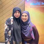 Irish Bella Instagram - So grateful to gather amongst such inspirational figures 🥹 Thank you beautiful sister @ratnagalih for making this night happen, for giving us a chance to learn from the one and only @muftimenkofficial. Such a privilege 🥰 May Allah keep our hearts content and istiqomah 🙏🏼