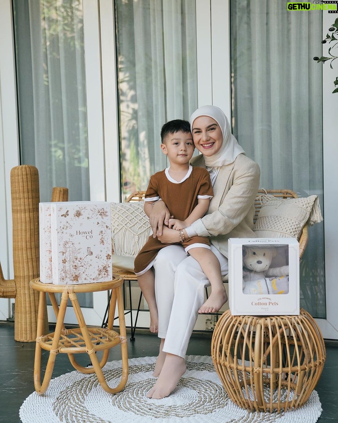Irish Bella Instagram - Hampers lucu dengan bahan premium aku selalu pesan di @howelandco 🥰 Cocok banget untuk birthday party anak dan bisa pesan sesuai yang Abang Air mau seperti boneka monkey kesukaan abang Air 🫶🏻