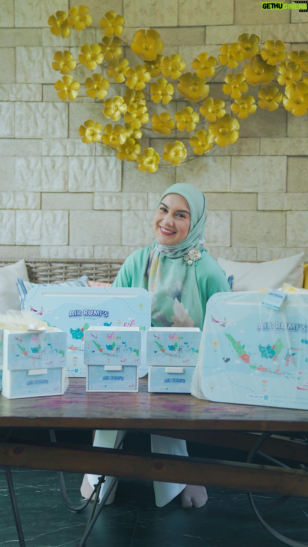Irish Bella Instagram - Selalu memberikan yang terbaik untuk abang Abang Air. Termasuk hampers di birthday partynya. Alhamdulillah ada @souvenir.jackjack @jackjackwoodengift top of mind tiap hunting isi hampers yang cocok untuk birthday party anak. Ini tuh designnya cantik banget dan bahannya premium 🥰 Jack Jack souvenir juga bisa buat berbagai design yang kalian mau sesuai permintaan loh. Dan bisa custom sesuai budget ❤️