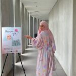Irish Bella Instagram - Teruntuk sahabatku @fairuzarafiq .. Wanita kuat, wanita yg terus berkarya walau sudah menjadi istri dan ibu 3 orang anak. I am so proud, semoga karyanya ini bisa memotivasi dan memberi manfaat untuk banyak perempuan di Indonesia 🫶🏼 Masya Allah, memang hidup kita harus selalu move on, dan serahkan semuanya sama Allah. Stop reminiscing about the past, worrying about the future but be grateful of the present ❤️