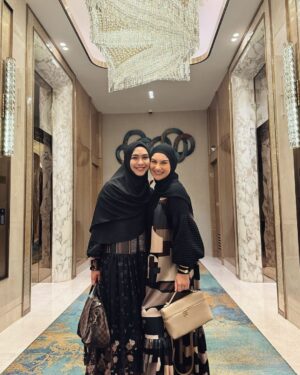 Irish Bella Instagram - Dear kakakku, 
I haven’t got a chance to say thank you. Thank you for being there for me, menjadi tempat curhatku & selalu menenangkan aku. Terus menjadi wanita yg menginspirasi ka. I am more than grateful for having a sister and a friend like you ❤️