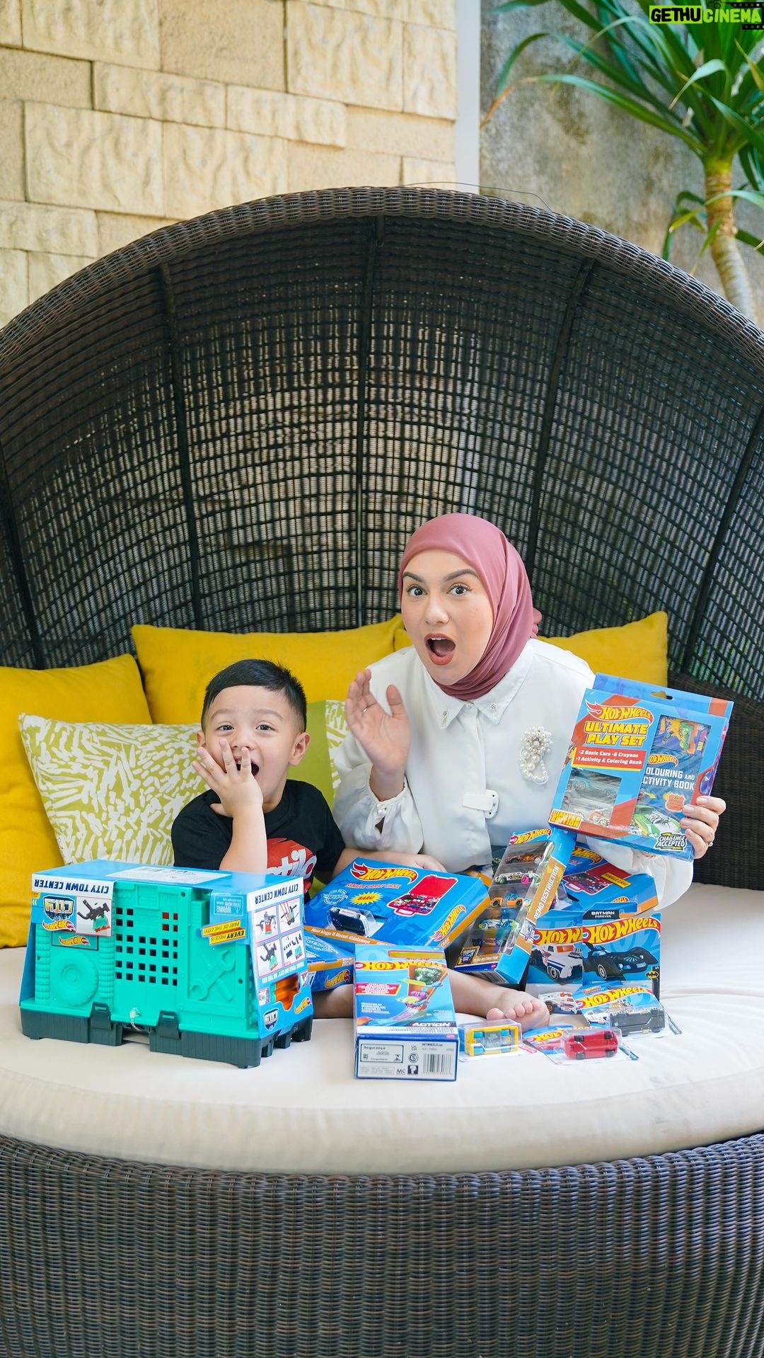 Irish Bella Instagram - Abang Air suka banget sama Hotwheels dan selalu beli di @terekece.hobby karena banyak banget jenisnya dan super lengkap. Juga bisa dibuat isi hampers birthday party loh! 🥰🫶🏼