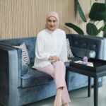 Irish Bella Instagram - Untuk urusan sofa di rumah bahkan di kantorku, aku selalu beli di @rosewoodliving karena kualitasnya premium dijamin empuk, lembut, jahitannya rapi juga warna dan designnya cantik banget 🥰 bikin rumah aku jadi makin estetik 🫶🏻