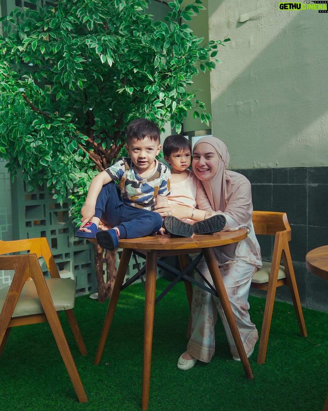 Irish Bella Instagram - Alhamdulillah bisa staycation sama anak-anak 🫶 Seru banget karena hotelnya kids friendly, fasilitas lengkap dan pelayanannya ramah banget 💓 @pakonsprimehotels_