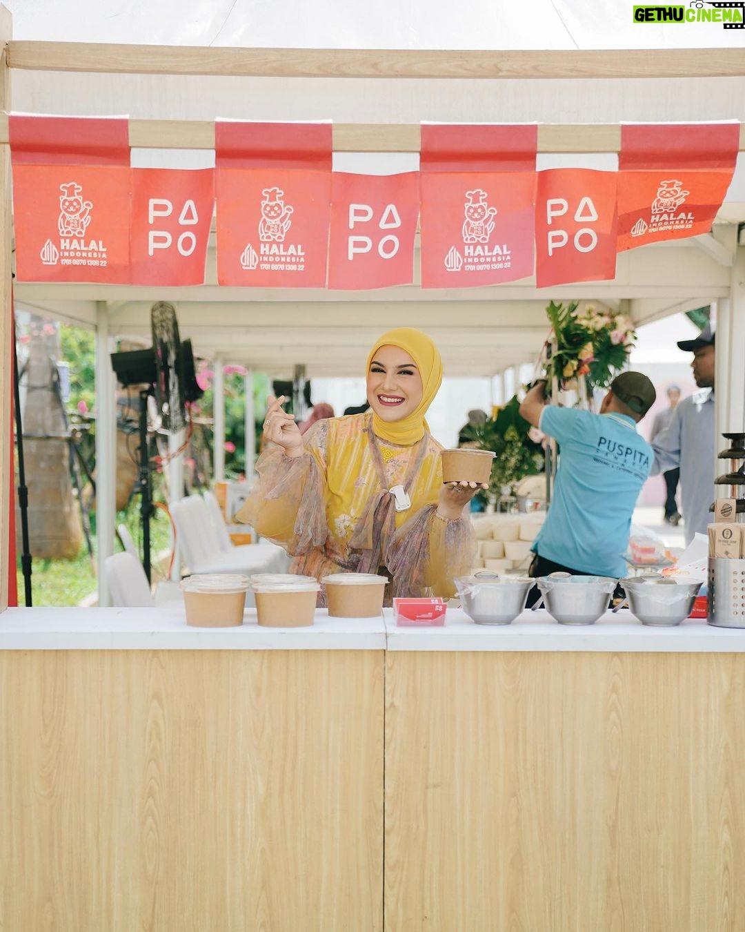 Irish Bella Instagram - Di birthday party Air Rumi berasa lagi santai di pantai, apalagi semua makanan dan minumannya bikin ngiler, super fresh, segar dan enak ❤️ Terima kasih banyak untuk .. Minerale @le_mineraleid Premium Ice Cream made In bali by @paletaswey Chicken Steak Bbq by @keepshining.id Bakmie Bangka by @bakmiedarwis.homeservice Siomay by @siomaybyriva Sei Sapi by @Papo_Id Exclusive dessert & Sweet Corner by @chocolatefountain88