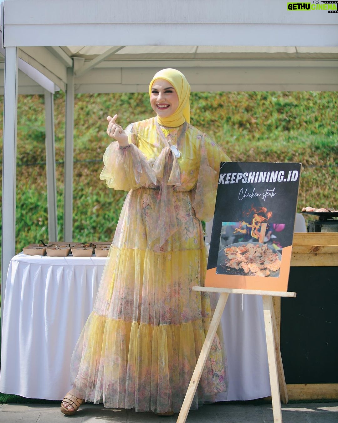 Irish Bella Instagram - Di birthday party Air Rumi berasa lagi santai di pantai, apalagi semua makanan dan minumannya bikin ngiler, super fresh, segar dan enak ❤️ Terima kasih banyak untuk .. Minerale @le_mineraleid Premium Ice Cream made In bali by @paletaswey Chicken Steak Bbq by @keepshining.id Bakmie Bangka by @bakmiedarwis.homeservice Siomay by @siomaybyriva Sei Sapi by @Papo_Id Exclusive dessert & Sweet Corner by @chocolatefountain88