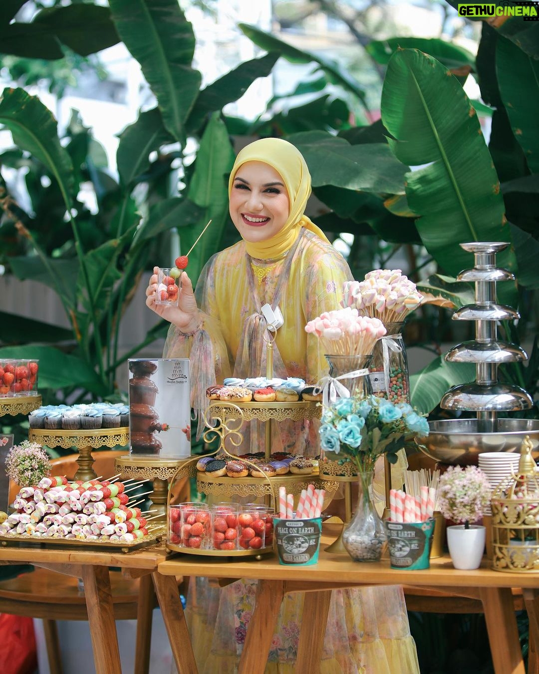Irish Bella Instagram - Di birthday party Air Rumi berasa lagi santai di pantai, apalagi semua makanan dan minumannya bikin ngiler, super fresh, segar dan enak ❤️ Terima kasih banyak untuk .. Minerale @le_mineraleid Premium Ice Cream made In bali by @paletaswey Chicken Steak Bbq by @keepshining.id Bakmie Bangka by @bakmiedarwis.homeservice Siomay by @siomaybyriva Sei Sapi by @Papo_Id Exclusive dessert & Sweet Corner by @chocolatefountain88