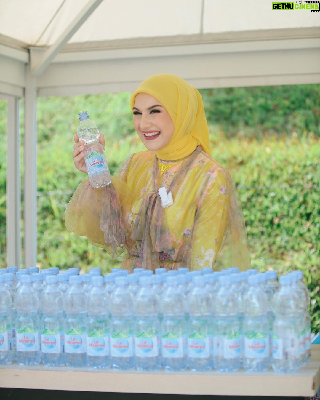 Irish Bella Instagram - Di birthday party Air Rumi berasa lagi santai di pantai, apalagi semua makanan dan minumannya bikin ngiler, super fresh, segar dan enak ❤️ Terima kasih banyak untuk .. Minerale @le_mineraleid Premium Ice Cream made In bali by @paletaswey Chicken Steak Bbq by @keepshining.id Bakmie Bangka by @bakmiedarwis.homeservice Siomay by @siomaybyriva Sei Sapi by @Papo_Id Exclusive dessert & Sweet Corner by @chocolatefountain88
