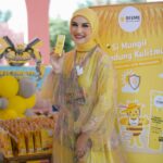 Irish Bella Instagram – Alhamdulilah senangnya tamu di Birthday Party Abang Air bawa pulang banyak hampers. Apalagi Isi hampers super gemes dan lucu di Birthday Party Air Rumi 🫶🏻
Terima kasih untuk seluruh vendor yg udah support kami ☺️🫶🏼..
Premium Towel by @Howelandco
Honey sunscreen lotion by @beeme.official
Sajadah by @ds.modest
Souvenir Wooden by @souvenir.jackjack @jackjackwoodengift
Molten Cheesecake by @kibocheese
Homemade Cookies @jnccookies
Cosmetics and Baby Care @Berl_official @babycaresalsabilaofficial