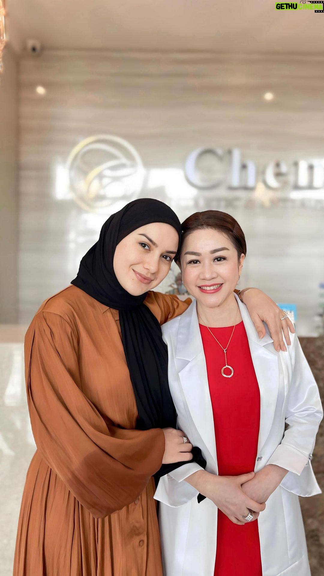 Irish Bella Instagram - Treatment routine di @dr.chen_aesthetic hari ini ditemani oleh mama ❤️ Aku selalu treatment Ultheraphy yang bagus buat lifting dan picoway laser fungsinya untuk rejuvenation dan menghaluskan kulit wajah, meratakan skintone kulit, dan pastinya kulit lebih cerah ✨