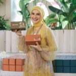 Irish Bella Instagram – Alhamdulilah senangnya tamu di Birthday Party Abang Air bawa pulang banyak hampers. Apalagi Isi hampers super gemes dan lucu di Birthday Party Air Rumi 🫶🏻

Terima kasih untuk seluruh vendor yg udah support kami ☺️🫶🏼.. 

Premium Towel by @Howelandco
Honey sunscreen lotion by @beeme.official
Sajadah by @ds.modest
Souvenir Wooden by @souvenir.jackjack @jackjackwoodengift
Molten Cheesecake by @kibocheese
Homemade Cookies @jnccookies
Cosmetics and Baby Care @Berl_official @babycaresalsabilaofficial