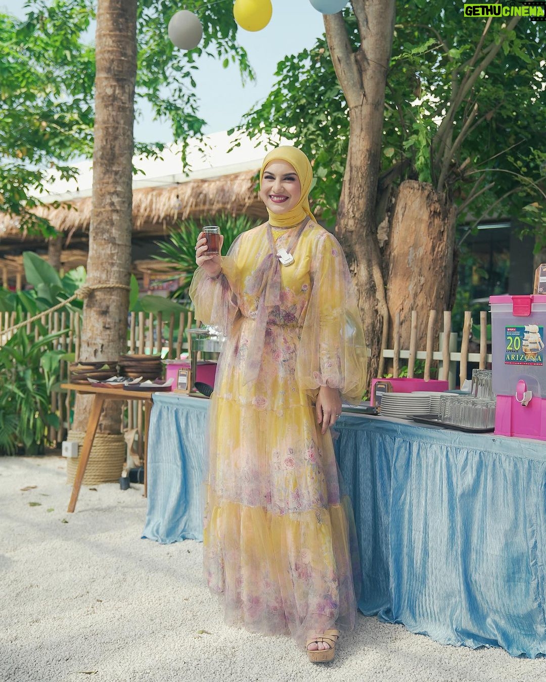 Irish Bella Instagram - Alhamdulillah sesuai permintaan Air Rumi mau birthday party di waterpark biar bisa main dan berenang bersama teman-temannya 🩵 Pastinya terima kasih banyak untuk .. Venue by @tropikana.waterpark & @theparadiso_ Decor by @lepartyquarter Rent kids Chair by @emily_toysrental Doorprize by @terekece.hobby @bib.anak