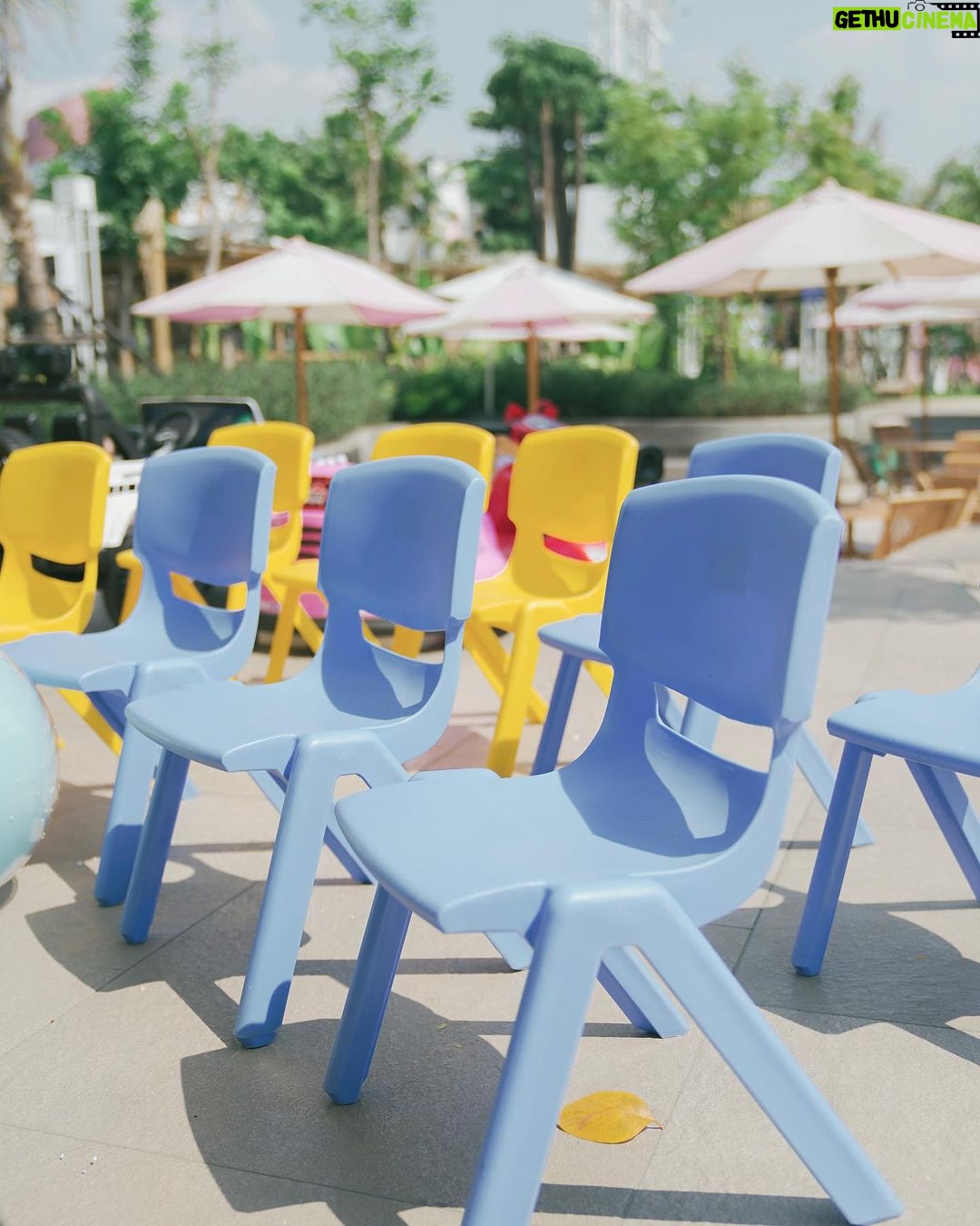 Irish Bella Instagram - Alhamdulillah sesuai permintaan Air Rumi mau birthday party di waterpark biar bisa main dan berenang bersama teman-temannya 🩵 Pastinya terima kasih banyak untuk .. Venue by @tropikana.waterpark & @theparadiso_ Decor by @lepartyquarter Rent kids Chair by @emily_toysrental Doorprize by @terekece.hobby @bib.anak