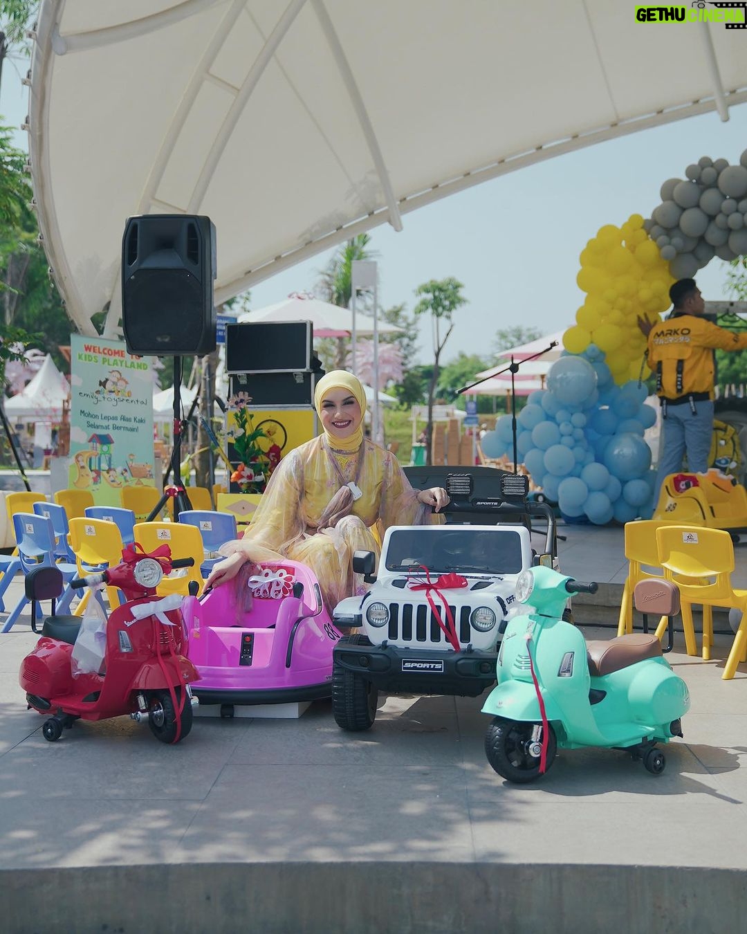 Irish Bella Instagram - Alhamdulillah sesuai permintaan Air Rumi mau birthday party di waterpark biar bisa main dan berenang bersama teman-temannya 🩵 Pastinya terima kasih banyak untuk .. Venue by @tropikana.waterpark & @theparadiso_ Decor by @lepartyquarter Rent kids Chair by @emily_toysrental Doorprize by @terekece.hobby @bib.anak