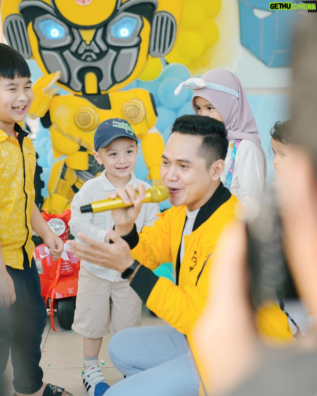 Irish Bella Instagram - Masya Allah Tabarakallah β¨ Acara ulang tahun Abang Air berjalan dengan lancar, Thank you to my Amazing team yg berhasil mempersiapkan semuanya hanya dalam waktu 6 Hari π
You guys are Amazing @mutiarasfs @junaelhasan @amra_organizer @dyazharsim14 !! Dan gak lupa, makasih juga untuk .. Venue by @tropikana.waterpark & @theparadiso_ Event Organizer by @livina_wedding Decor by @lepartyquarter Catering by @puspitasawargi Photografer by @hargabro Magic show by @sulapakbarkadabra Birthday cake by @sugarhighpatisserie Photobooth by @demooiphotobooth Rent kids Chair by @emily_toysrental Doorprize by @terekece.hobby @bib.anak E-invitation by @kondangankuy.online Usher by @afsheena_usher Entertainment & sound system by @soulbeatmusic Hampers : Premium Towel by @Howelandco Honey sunscreen lotion by @beeme.official Sajadah by @ds.modest Souvenir Wooden by @souvenir.jackjack @jackjackwoodengift Molten Cheesecake by @kibocheese Homemade Cookies @jnccookies Cosmetic & Baby Care @berl_official @babycaresalsabilaofficial F&B : Minerale @leminerale Premium Ice Cream made In bali by @Paletaswey Popcorn by @jollytimeindonesia Ice cream & minuman kekinian by @hooladrinks Air kelapa sehat & anti ribet by @my.cocoloco Chicken Steak Bbq by @Keepshining.id Bakmie Bangka by @bakmiedarwis.homeservice Siomay by @siomaybyriva Sei Sapi by @Papo_Id Pempek by @ieatpempek Sate by @satetaichanbangmaman Nasi Jeruk Telur Dadar by @dadarberaksi Kentang Goreng & Ice Blended Jus by @minigokorea Exclusive dessert & Sweet Corner by @Chocolatefountain88 Arranger by @amra_corp