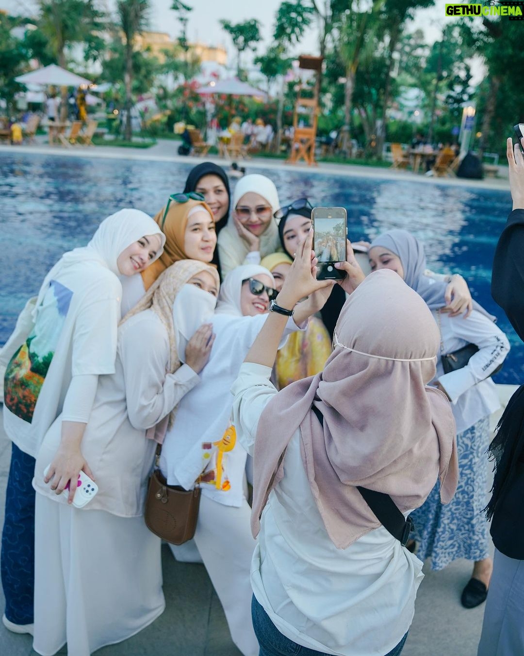 Irish Bella Instagram - Masya Allah Tabarakallah ✨ Thank you untuk seluruh keluarga & teman2 yang udah bela2in dateng jauh2 ke Birthday Party Abang Air. I hope everyone had a great time! ☺️ And many thanks to .. Venue by @tropikana.waterpark & @theparadiso_ Event Organizer by @livina_wedding Decor by @lepartyquarter Catering by @puspitasawargi Photografer by @hargabro Magic show by @sulapakbarkadabra Birthday cake by @sugarhighpatisserie Photobooth by @demooiphotobooth Rent kids Chair by @emily_toysrental Doorprize by @terekece.hobby @bib.anak E-invitation by @kondangankuy.online Usher by @afsheena_usher Entertainment & sound system by @soulbeatmusic Hampers : Premium Towel by @Howelandco Honey sunscreen lotion by @beeme.official Sajadah by @ds.modest Souvenir Wooden by @souvenir.jackjack @jackjackwoodengift Molten Cheesecake by @kibocheese Homemade Cookies @jnccookies Cosmetic & Baby Care @berl_official @babycaresalsabilaofficial F&B : Minerale @leminerale Premium Ice Cream made In bali by @Paletaswey Popcorn by @jollytimeindonesia Ice cream & minuman kekinian by @hooladrinks Air kelapa sehat & anti ribet by @my.cocoloco Chicken Steak Bbq by @Keepshining.id Bakmie Bangka by @bakmiedarwis.homeservice Siomay by @siomaybyriva Sei Sapi by @Papo_Id Pempek by @ieatpempek Sate by @satetaichanbangmaman Nasi Jeruk Telur Dadar by @dadarberaksi Kentang Goreng & Ice Blended Jus by @minigokorea Exclusive dessert & Sweet Corner by @Chocolatefountain88 Arranger by @amra_corp