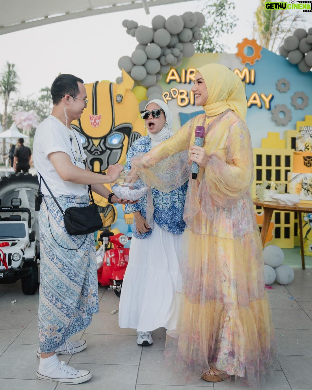 Irish Bella Instagram - Keseruan acara ulang tahun Abang Air, Masya Allah Tabarakallah ✨ Many Thanks to .. Venue by @tropikana.waterpark & @theparadiso_ Event Organizer by @livina_wedding Decor by @lepartyquarter Catering by @puspitasawargi Photografer by @hargabro Magic show by @sulapakbarkadabra Birthday cake by @sugarhighpatisserie Photobooth by @demooiphotobooth Rent kids Chair by @emily_toysrental Doorprize by @terekece.hobby @bib.anak E-invitation by @kondangankuy.online Usher by @afsheena_usher Entertainment & sound system by @soulbeatmusic Hampers : Premium Towel by @Howelandco Honey sunscreen lotion by @beeme.official Sajadah by @ds.modest Souvenir Wooden by @souvenir.jackjack @jackjackwoodengift Molten Cheesecake by @kibocheese Homemade Cookies @jnccookies Cosmetic and Baby Care @berl_official @babycaresalsabilaofficial F&B : Minerale @leminerale Premium Ice Cream made In bali by @Paletaswey Popcorn by @jollytimeindonesia Ice cream & minuman kekinian by @hooladrinks Air kelapa sehat & anti ribet by @my.cocoloco Chicken Steak Bbq by @Keepshining.id Bakmie Bangka by @bakmiedarwis.homeservice Siomay by @siomaybyriva Sei Sapi by @Papo_Id Pempek by @ieatpempek Sate by @satetaichanbangmaman Nasi Jeruk Telur Dadar by @dadarberaksi Kentang Goreng & Ice Blended Jus by @minigokorea Exclusive dessert & Sweet Corner by @Chocolatefountain88 Arranger by @amra_corp
