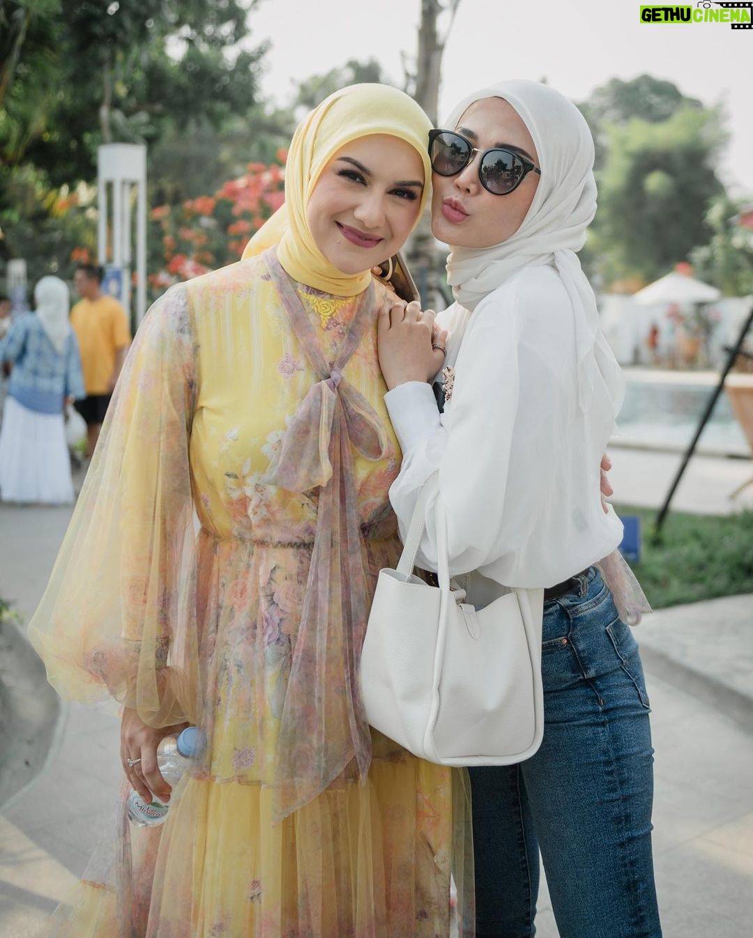 Irish Bella Instagram - Masya Allah Tabarakallah ✨ Thanks to all Family & friends yang udah bela2in dateng jauh ke acara ulang tahun Abang Air 😅 Thank you ya semuaaa, we are all so happy 🥰 Also lots of thanks to.. Venue by @tropikana.waterpark & @theparadiso_ Event Organizer by @livina_wedding Decor by @lepartyquarter Catering by @puspitasawargi Photografer by @hargabro Magic show by @sulapakbarkadabra Birthday cake by @sugarhighpatisserie Photobooth by @demooiphotobooth Rent kids Chair by @emily_toysrental Doorprize by @terekece.hobby @bib.anak E-invitation by @kondangankuy.online Usher by @afsheena_usher Entertainment & sound system by @soulbeatmusic Hampers : Premium Towel by @Howelandco Honey sunscreen lotion by @beeme.official Sajadah by @ds.modest Souvenir Wooden by @souvenir.jackjack @jackjackwoodengift Molten Cheesecake by @kibocheese Homemade Cookies @jnccookies Cosmetics and Baby Care @Berl_official @babycaresalsabilaofficial F&B : Minerale @leminerale Premium Ice Cream made In bali by @Paletaswey Popcorn by @jollytimeindonesia Ice cream & minuman kekinian by @hooladrinks Air kelapa sehat & anti ribet by @my.cocoloco Chicken Steak Bbq by @Keepshining.id Bakmie Bangka by @bakmiedarwis.homeservice Siomay by @siomaybyriva Sei Sapi by @Papo_Id Pempek by @ieatpempek Sate by @satetaichanbangmaman Nasi Jeruk Telur Dadar by @dadarberaksi Kentang Goreng & Ice Blended Jus by @minigokorea Exclusive dessert & Sweet Corner by @Chocolatefountain88 Arranger by @amra_corp