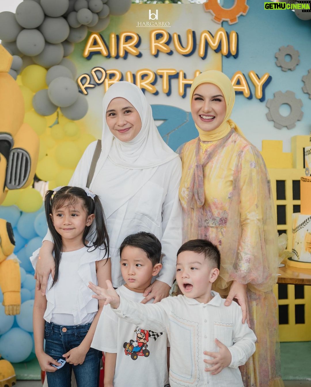 Irish Bella Instagram - Masya Allah Tabarakallah ✨ Thanks to all Family & friends yang udah bela2in dateng jauh ke acara ulang tahun Abang Air 😅 Thank you ya semuaaa, we are all so happy 🥰 Also lots of thanks to.. Venue by @tropikana.waterpark & @theparadiso_ Event Organizer by @livina_wedding Decor by @lepartyquarter Catering by @puspitasawargi Photografer by @hargabro Magic show by @sulapakbarkadabra Birthday cake by @sugarhighpatisserie Photobooth by @demooiphotobooth Rent kids Chair by @emily_toysrental Doorprize by @terekece.hobby @bib.anak E-invitation by @kondangankuy.online Usher by @afsheena_usher Entertainment & sound system by @soulbeatmusic Hampers : Premium Towel by @Howelandco Honey sunscreen lotion by @beeme.official Sajadah by @ds.modest Souvenir Wooden by @souvenir.jackjack @jackjackwoodengift Molten Cheesecake by @kibocheese Homemade Cookies @jnccookies Cosmetics and Baby Care @Berl_official @babycaresalsabilaofficial F&B : Minerale @leminerale Premium Ice Cream made In bali by @Paletaswey Popcorn by @jollytimeindonesia Ice cream & minuman kekinian by @hooladrinks Air kelapa sehat & anti ribet by @my.cocoloco Chicken Steak Bbq by @Keepshining.id Bakmie Bangka by @bakmiedarwis.homeservice Siomay by @siomaybyriva Sei Sapi by @Papo_Id Pempek by @ieatpempek Sate by @satetaichanbangmaman Nasi Jeruk Telur Dadar by @dadarberaksi Kentang Goreng & Ice Blended Jus by @minigokorea Exclusive dessert & Sweet Corner by @Chocolatefountain88 Arranger by @amra_corp