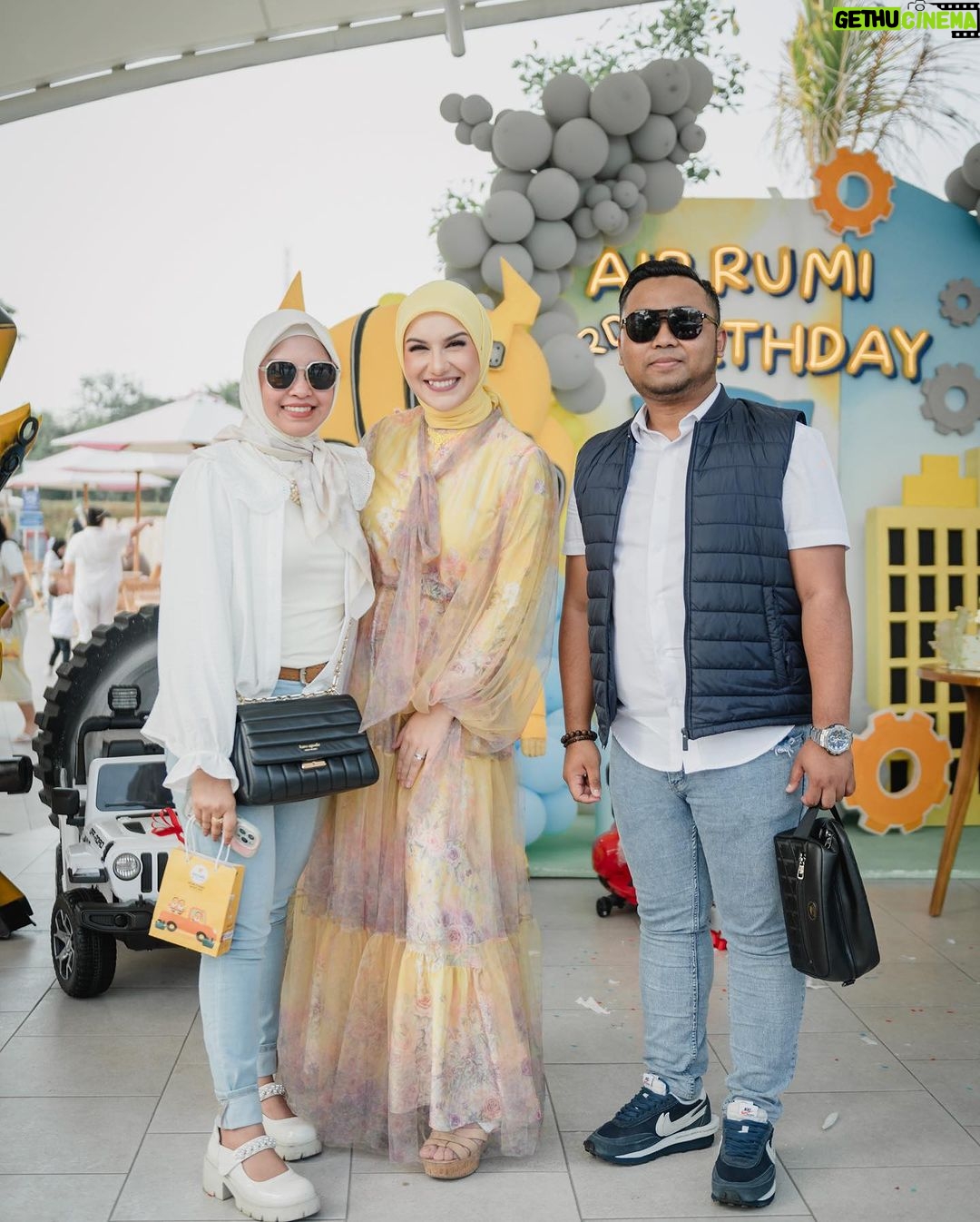 Irish Bella Instagram - Masya Allah Tabarakallah ✨ Thanks to all Family & friends yang udah bela2in dateng jauh ke acara ulang tahun Abang Air 😅 Thank you ya semuaaa, we are all so happy 🥰 Also lots of thanks to.. Venue by @tropikana.waterpark & @theparadiso_ Event Organizer by @livina_wedding Decor by @lepartyquarter Catering by @puspitasawargi Photografer by @hargabro Magic show by @sulapakbarkadabra Birthday cake by @sugarhighpatisserie Photobooth by @demooiphotobooth Rent kids Chair by @emily_toysrental Doorprize by @terekece.hobby @bib.anak E-invitation by @kondangankuy.online Usher by @afsheena_usher Entertainment & sound system by @soulbeatmusic Hampers : Premium Towel by @Howelandco Honey sunscreen lotion by @beeme.official Sajadah by @ds.modest Souvenir Wooden by @souvenir.jackjack @jackjackwoodengift Molten Cheesecake by @kibocheese Homemade Cookies @jnccookies Cosmetics and Baby Care @Berl_official @babycaresalsabilaofficial F&B : Minerale @leminerale Premium Ice Cream made In bali by @Paletaswey Popcorn by @jollytimeindonesia Ice cream & minuman kekinian by @hooladrinks Air kelapa sehat & anti ribet by @my.cocoloco Chicken Steak Bbq by @Keepshining.id Bakmie Bangka by @bakmiedarwis.homeservice Siomay by @siomaybyriva Sei Sapi by @Papo_Id Pempek by @ieatpempek Sate by @satetaichanbangmaman Nasi Jeruk Telur Dadar by @dadarberaksi Kentang Goreng & Ice Blended Jus by @minigokorea Exclusive dessert & Sweet Corner by @Chocolatefountain88 Arranger by @amra_corp