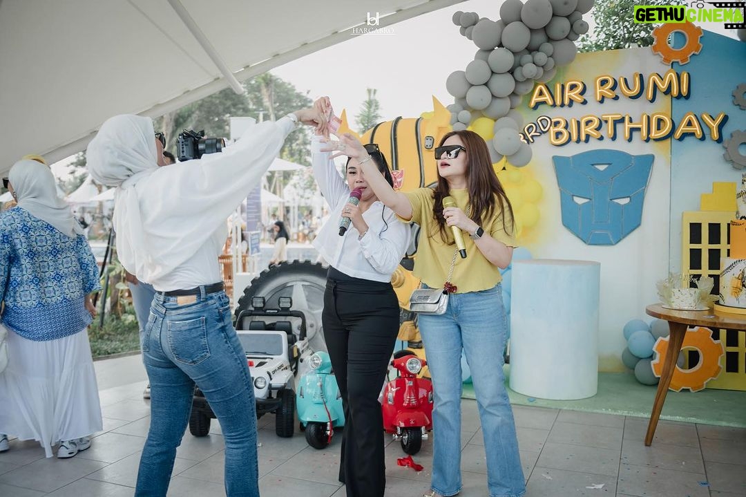 Irish Bella Instagram - Alhamdulillah β¨ Bersyukur banget atas kelancaran acara kemarin. Abang Air Happy banget bisa bertemu & bermain dengan teman2 semua, semoga acaranya berkesan dan penuh keberkahan, Amiin π₯°ππΌ Dan pastinya mau ngucapin banyak terima kasih kepada.. Venue by @tropikana.waterpark & @theparadiso_ Event Organizer by @livina_wedding Decor by @lepartyquarter Catering by @puspitasawargi Photografer by @hargabro Magic show by @sulapakbarkadabra Birthday cake by @sugarhighpatisserie Photobooth by @demooiphotobooth Rent kids Chair by @emily_toysrental Doorprize by @terekece.hobby @bib.anak E-invitation by @kondangankuy.online Usher by @afsheena_usher Entertainment & sound system by @soulbeatmusic Hampers : Premium Towel by @Howelandco Honey sunscreen lotion by @beeme.official Sajadah by @ds.modest Souvenir Wooden by @souvenir.jackjack @jackjackwoodengift Molten Cheesecake by @kibocheese Homemade Cookies @jnccookies Cosmetics and Baby Care @Berl_official @babycaresalsabilaofficial F&B : Minerale @leminerale Premium Ice Cream made In bali by @Paletaswey Popcorn by @jollytimeindonesia Ice cream & minuman kekinian by @hooladrinks Air kelapa sehat & anti ribet by @my.cocoloco Chicken Steak Bbq by @Keepshining.id Bakmie Bangka by @bakmiedarwis.homeservice Siomay by @siomaybyriva Sei Sapi by @Papo_Id Pempek by @ieatpempek Sate by @satetaichanbangmaman Nasi Jeruk Telur Dadar by @dadarberaksi Kentang Goreng & Ice Blended Jus by @minigokorea Exclusive dessert & Sweet Corner by @Chocolatefountain88 Arranger by @amra_corp