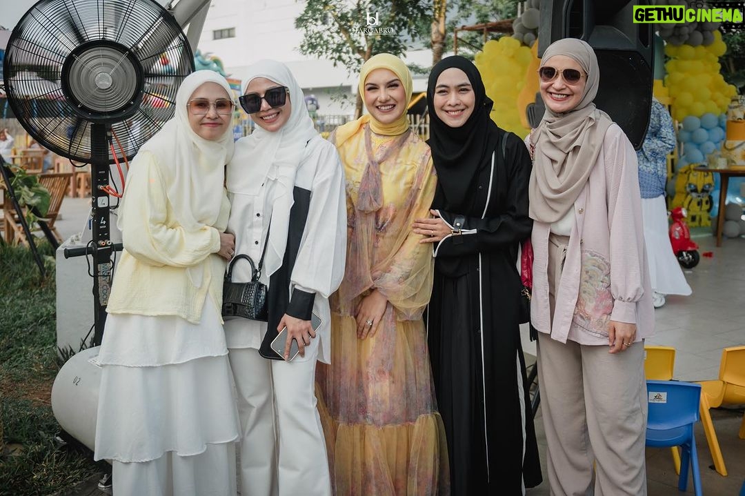 Irish Bella Instagram - Alhamdulillah β¨ Bersyukur banget atas kelancaran acara kemarin. Abang Air Happy banget bisa bertemu & bermain dengan teman2 semua, semoga acaranya berkesan dan penuh keberkahan, Amiin π₯°ππΌ Dan pastinya mau ngucapin banyak terima kasih kepada.. Venue by @tropikana.waterpark & @theparadiso_ Event Organizer by @livina_wedding Decor by @lepartyquarter Catering by @puspitasawargi Photografer by @hargabro Magic show by @sulapakbarkadabra Birthday cake by @sugarhighpatisserie Photobooth by @demooiphotobooth Rent kids Chair by @emily_toysrental Doorprize by @terekece.hobby @bib.anak E-invitation by @kondangankuy.online Usher by @afsheena_usher Entertainment & sound system by @soulbeatmusic Hampers : Premium Towel by @Howelandco Honey sunscreen lotion by @beeme.official Sajadah by @ds.modest Souvenir Wooden by @souvenir.jackjack @jackjackwoodengift Molten Cheesecake by @kibocheese Homemade Cookies @jnccookies Cosmetics and Baby Care @Berl_official @babycaresalsabilaofficial F&B : Minerale @leminerale Premium Ice Cream made In bali by @Paletaswey Popcorn by @jollytimeindonesia Ice cream & minuman kekinian by @hooladrinks Air kelapa sehat & anti ribet by @my.cocoloco Chicken Steak Bbq by @Keepshining.id Bakmie Bangka by @bakmiedarwis.homeservice Siomay by @siomaybyriva Sei Sapi by @Papo_Id Pempek by @ieatpempek Sate by @satetaichanbangmaman Nasi Jeruk Telur Dadar by @dadarberaksi Kentang Goreng & Ice Blended Jus by @minigokorea Exclusive dessert & Sweet Corner by @Chocolatefountain88 Arranger by @amra_corp