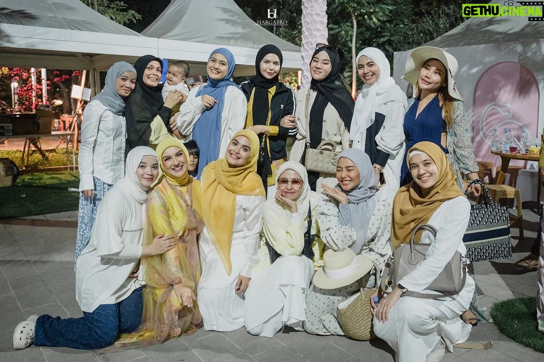 Irish Bella Instagram - Alhamdulillah β¨ Bersyukur banget atas kelancaran acara kemarin. Abang Air Happy banget bisa bertemu & bermain dengan teman2 semua, semoga acaranya berkesan dan penuh keberkahan, Amiin π₯°ππΌ Dan pastinya mau ngucapin banyak terima kasih kepada.. Venue by @tropikana.waterpark & @theparadiso_ Event Organizer by @livina_wedding Decor by @lepartyquarter Catering by @puspitasawargi Photografer by @hargabro Magic show by @sulapakbarkadabra Birthday cake by @sugarhighpatisserie Photobooth by @demooiphotobooth Rent kids Chair by @emily_toysrental Doorprize by @terekece.hobby @bib.anak E-invitation by @kondangankuy.online Usher by @afsheena_usher Entertainment & sound system by @soulbeatmusic Hampers : Premium Towel by @Howelandco Honey sunscreen lotion by @beeme.official Sajadah by @ds.modest Souvenir Wooden by @souvenir.jackjack @jackjackwoodengift Molten Cheesecake by @kibocheese Homemade Cookies @jnccookies Cosmetics and Baby Care @Berl_official @babycaresalsabilaofficial F&B : Minerale @leminerale Premium Ice Cream made In bali by @Paletaswey Popcorn by @jollytimeindonesia Ice cream & minuman kekinian by @hooladrinks Air kelapa sehat & anti ribet by @my.cocoloco Chicken Steak Bbq by @Keepshining.id Bakmie Bangka by @bakmiedarwis.homeservice Siomay by @siomaybyriva Sei Sapi by @Papo_Id Pempek by @ieatpempek Sate by @satetaichanbangmaman Nasi Jeruk Telur Dadar by @dadarberaksi Kentang Goreng & Ice Blended Jus by @minigokorea Exclusive dessert & Sweet Corner by @Chocolatefountain88 Arranger by @amra_corp