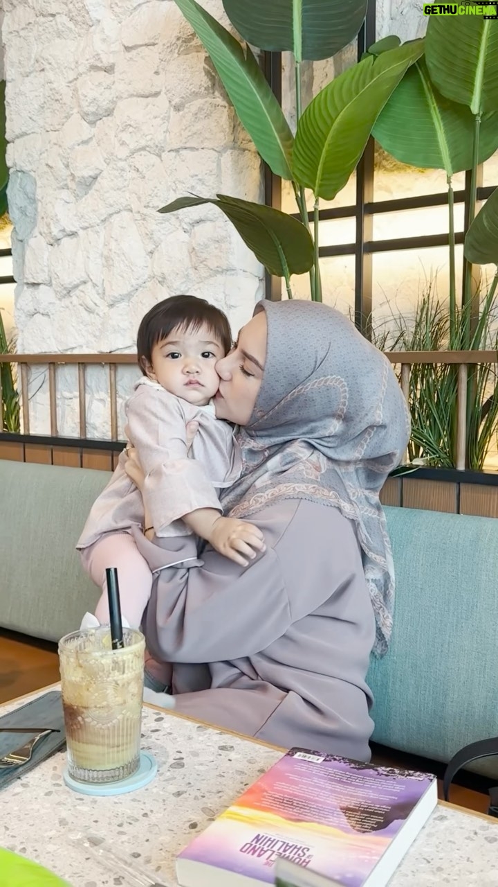 Irish Bella Instagram - Productive day, Alhamdulillah ❤️🫶🏼 Saling menyemangati untuk belajar ya, karena kita tidak akan pernah berhenti untuk terus belajar hingga ajal menjemput .. 🥹☺️