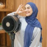 Irish Bella Instagram - Ternyata si bang toyib kerja keras buat beli Gee Circulation Air Coolar Circool 25 hihi 😉 Air Coolar dari @greeindonesia emang rekomendasi, Low Watt Cuma 36 watt dan ada ion plasma untuk menghilangkan bakteri. Dan yang aku suka rotasi Air Cooler luas, karena kepalanya bisa berputar 90 derajat ke atas bawah 🫶🏻