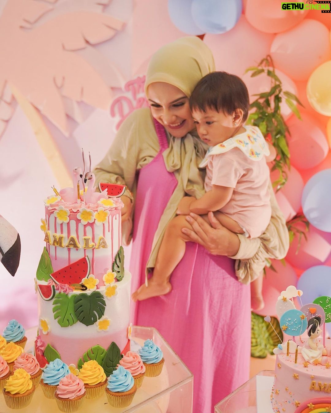 Irish Bella Instagram - Alhamdulillah, sederhana dan bermakna dalam acara syukuran satu tahun Amala. Semoga Amala menjadi anak perempuan yang soleha dan berbakti ke orang tua. Terima kasih untuk keluarga, teman-teman yang sudah datang dengan doa-doa dan harapan baik untuk Amala. Terima kasih juga untuk semua vendor yang sudah memberikan dukungan π€ Thanks too : Dekorasi : @thedesserttable.id Hampers : @mydreamgoodies Mochi : @pipikupenuh Ice cream : @paletaswey Bakso : @baksokokogepeng Tumpeng : @tumpengmini Teppanyaki : @Teppanlah Puding : @bukopandanbuna Cake : @lafarinepatisserie Snack Hampers : @mammadis_kitchen Dessert : @halla_kitchen